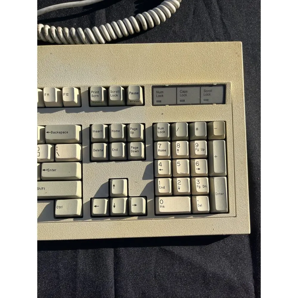 Vintage Novell 101-Key Keyboard Model 31984 Beige Mechanical Computer Keyboard